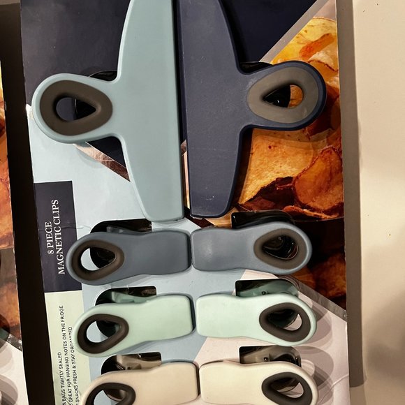 Magnetic Chip Clips (2 Packs of 8 Clips Each) / New - Picture 2 of 12